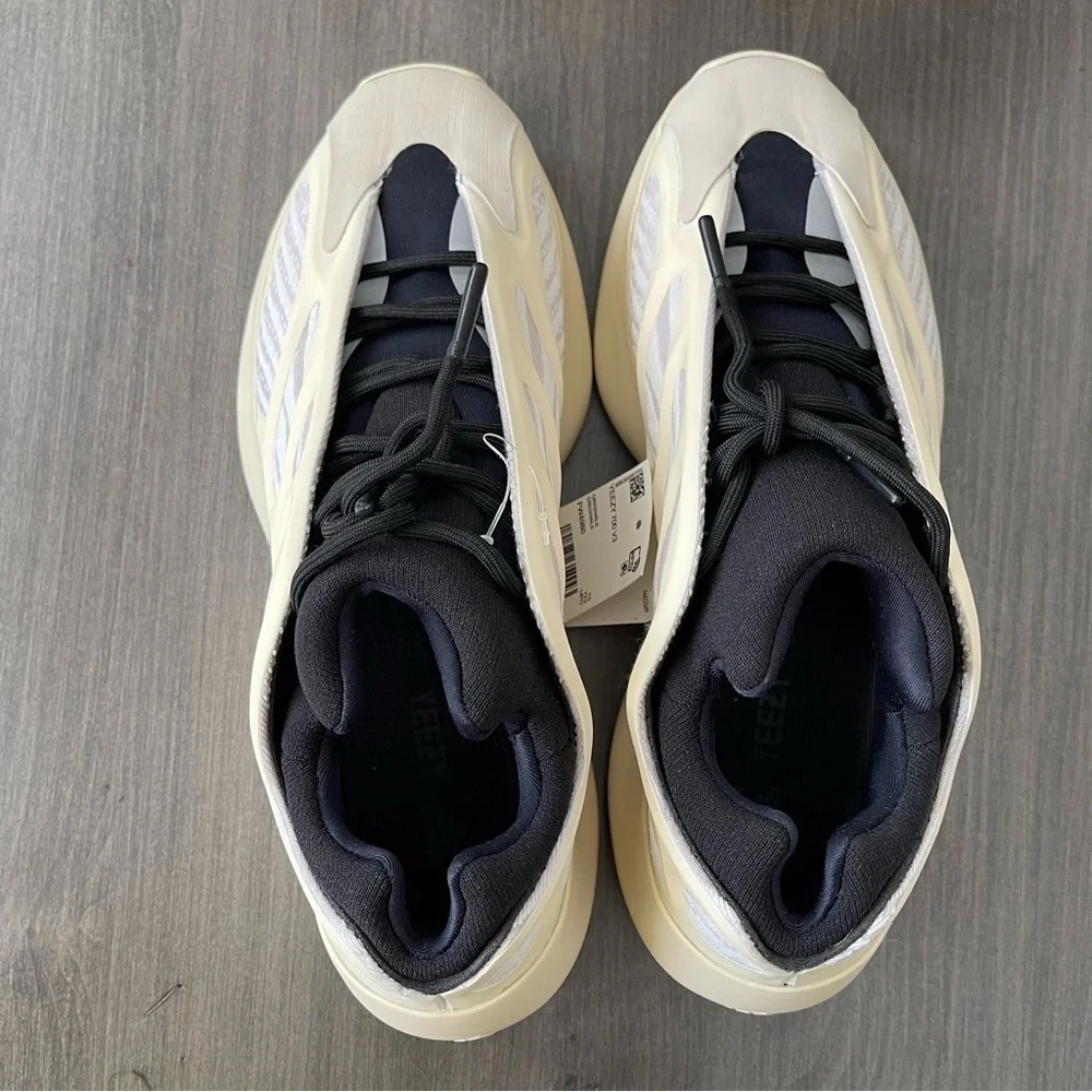 Adidas Yeezy 700 V3 Azael men sneakers size 10.5 NWT